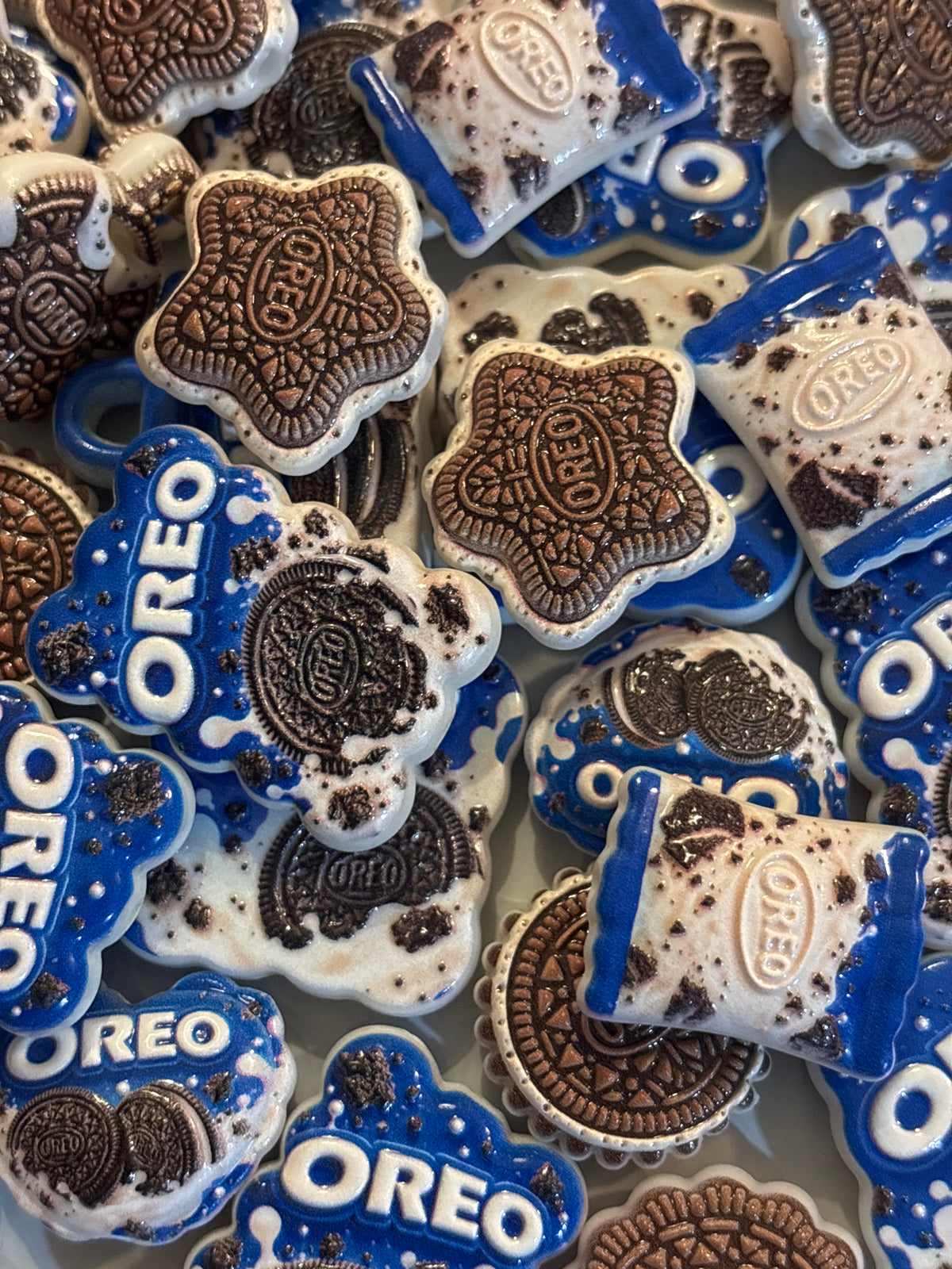 ( RANDOM PICK ) Oreo ARYLIC FOCAL #42