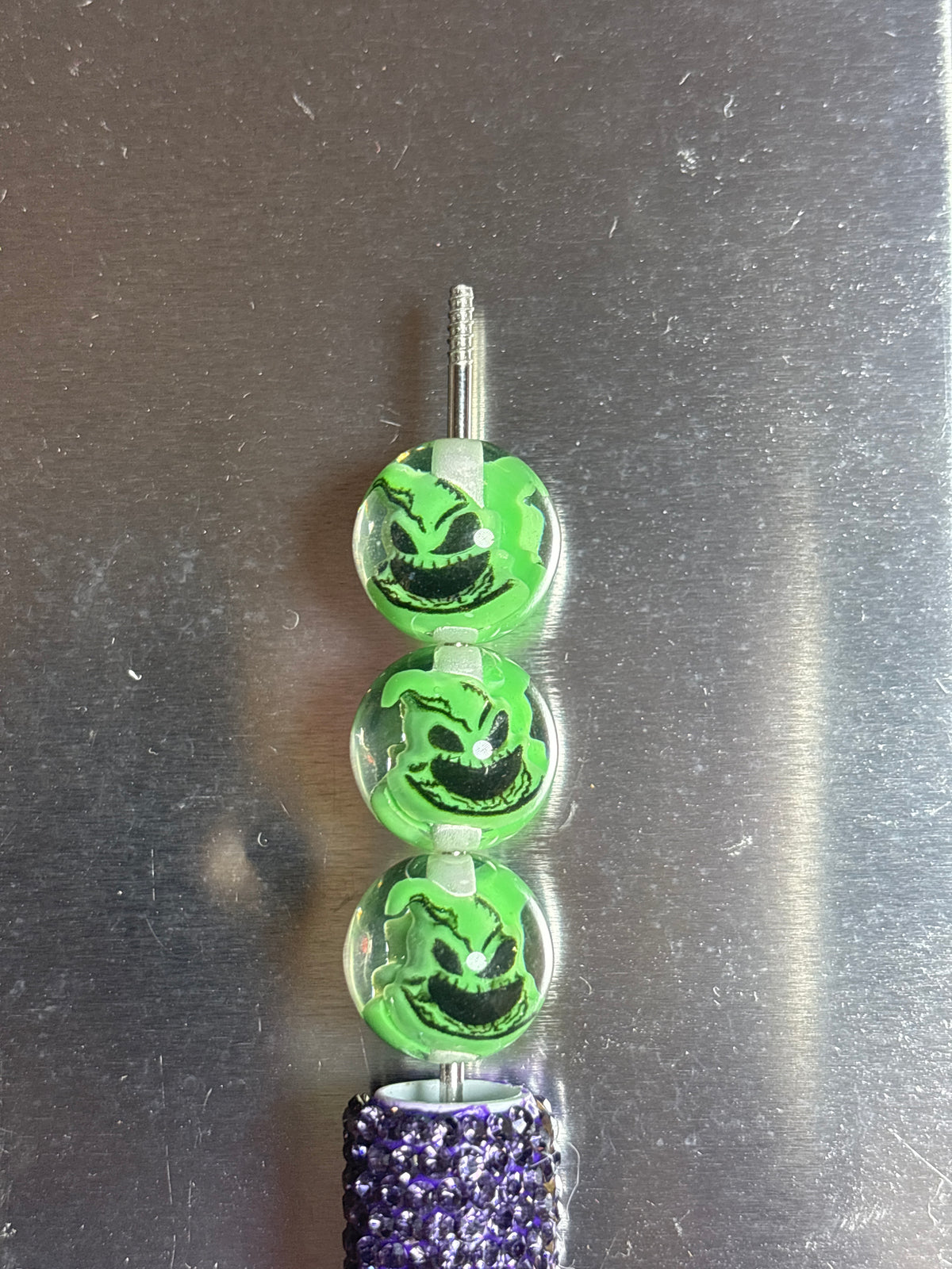 Oogie boogie arylic 16 mm bead #58