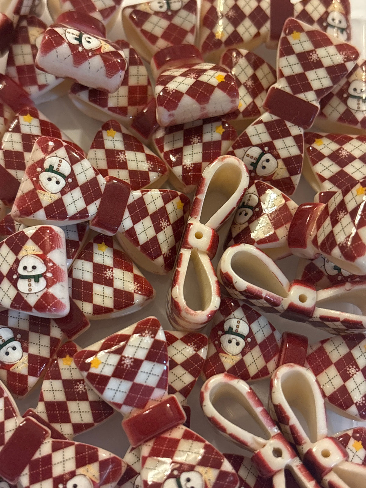White and red arylic bow bead #33