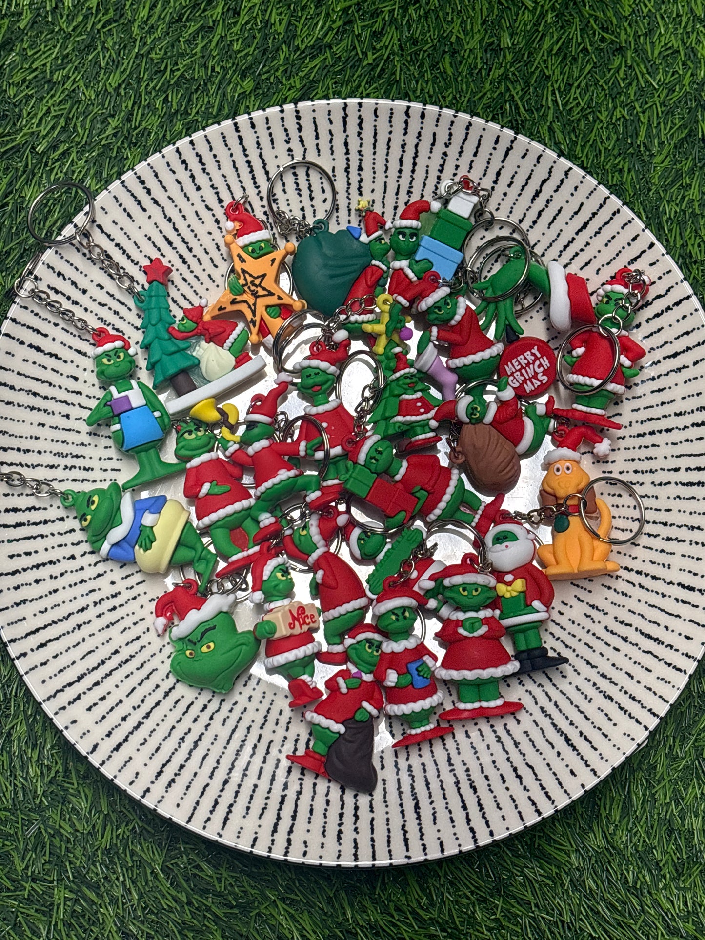 Random pick grinch keychain