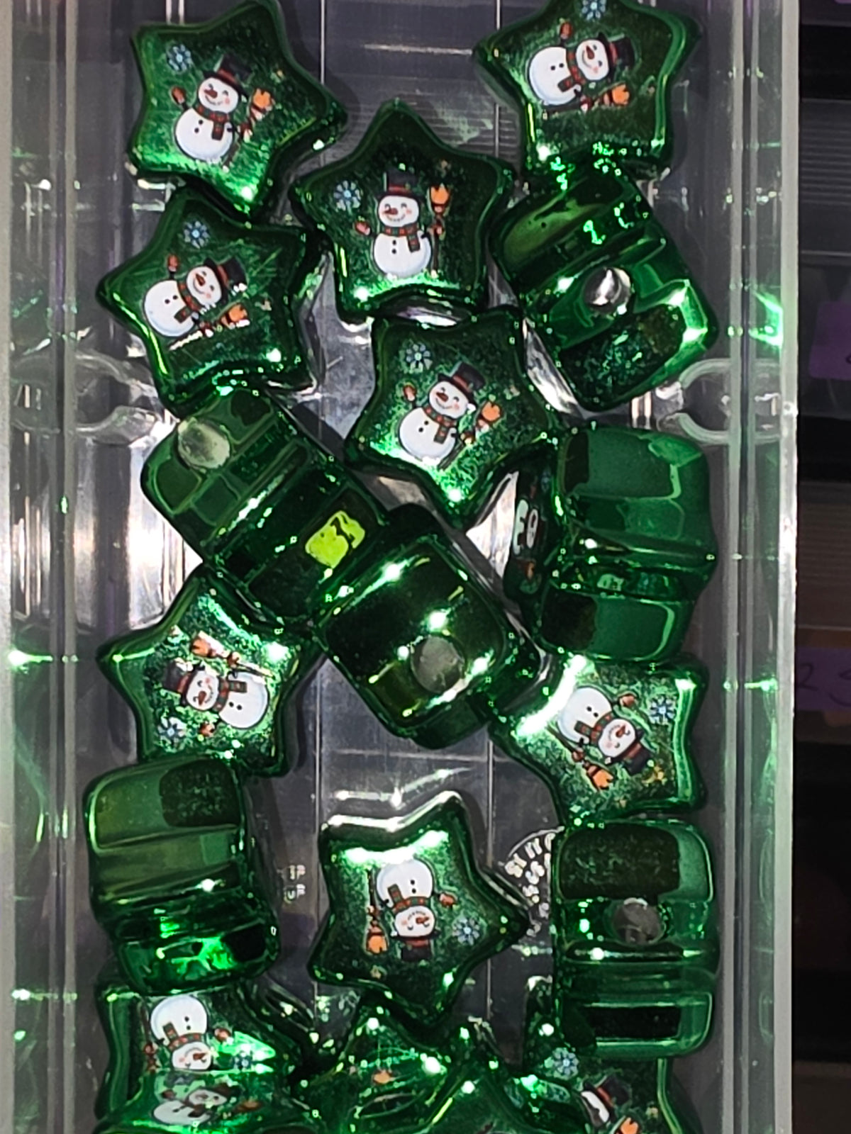 Green snowman heart acrylic bead #207
