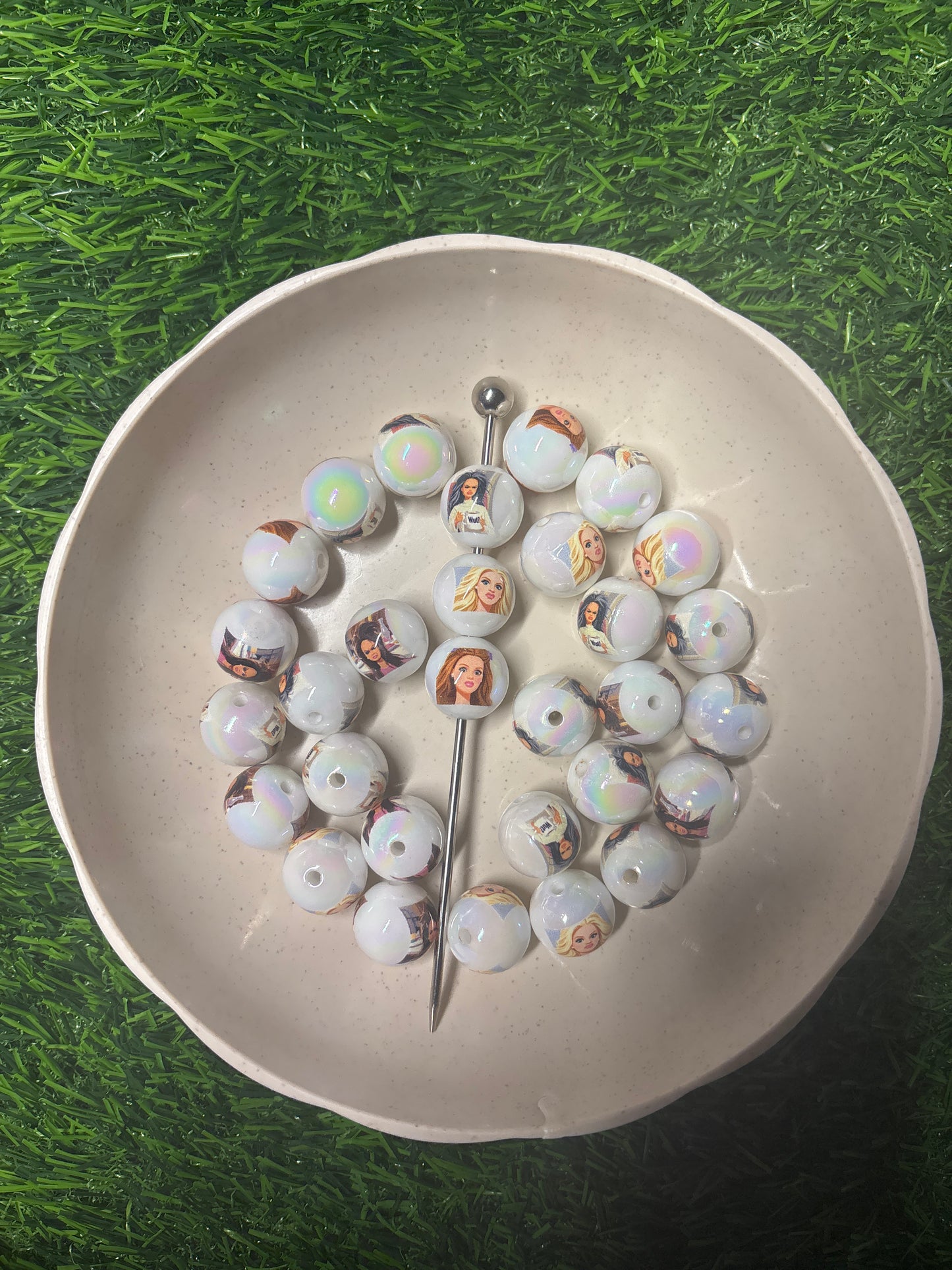 Random pick acrylic Barbie 16 mm bead