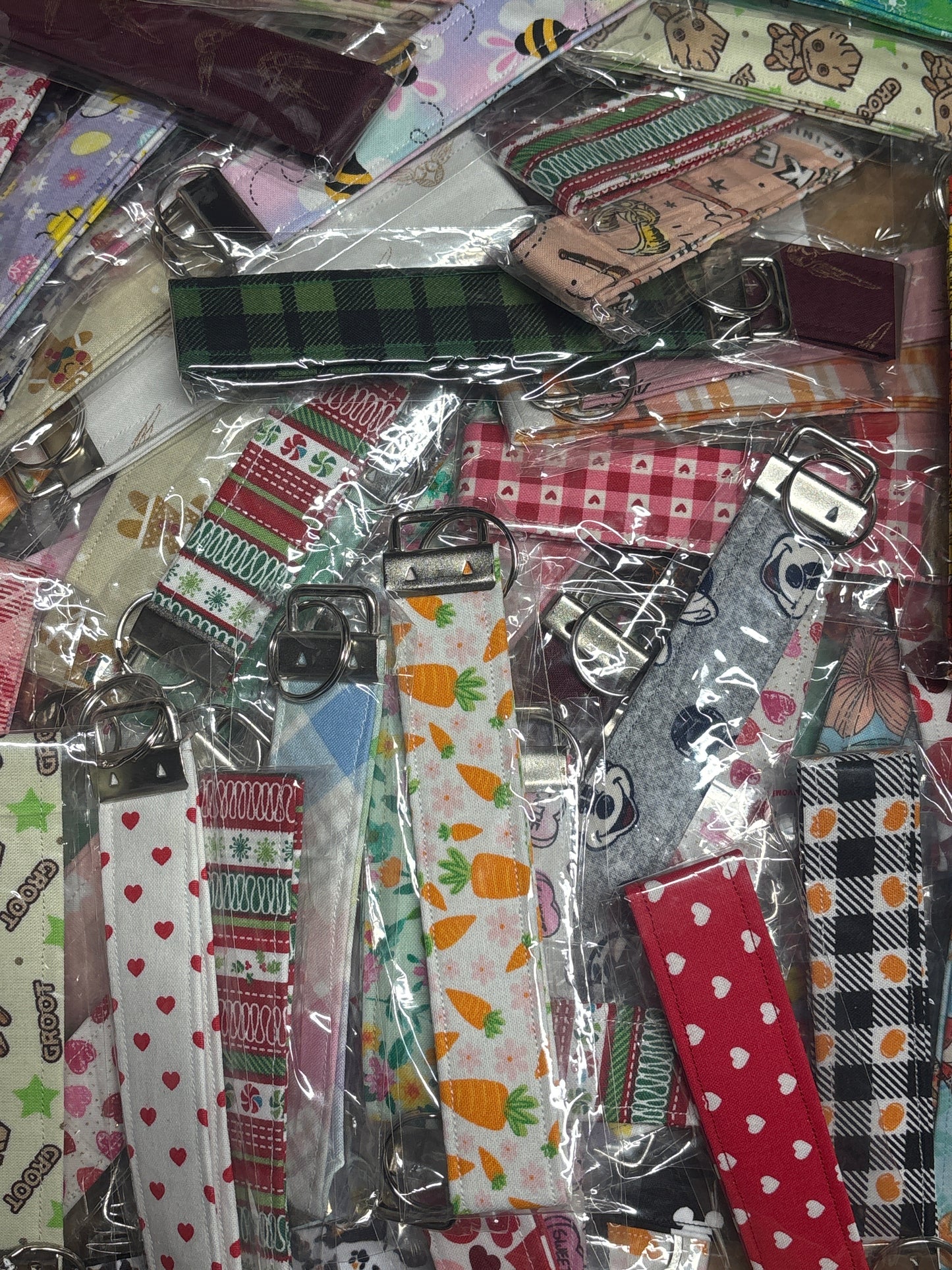 (DESTASH )Random Pick Fabric Wristlet Keychain