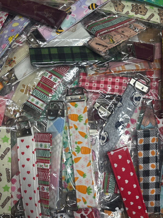 (DESTASH )Random Pick Fabric Wristlet Keychain