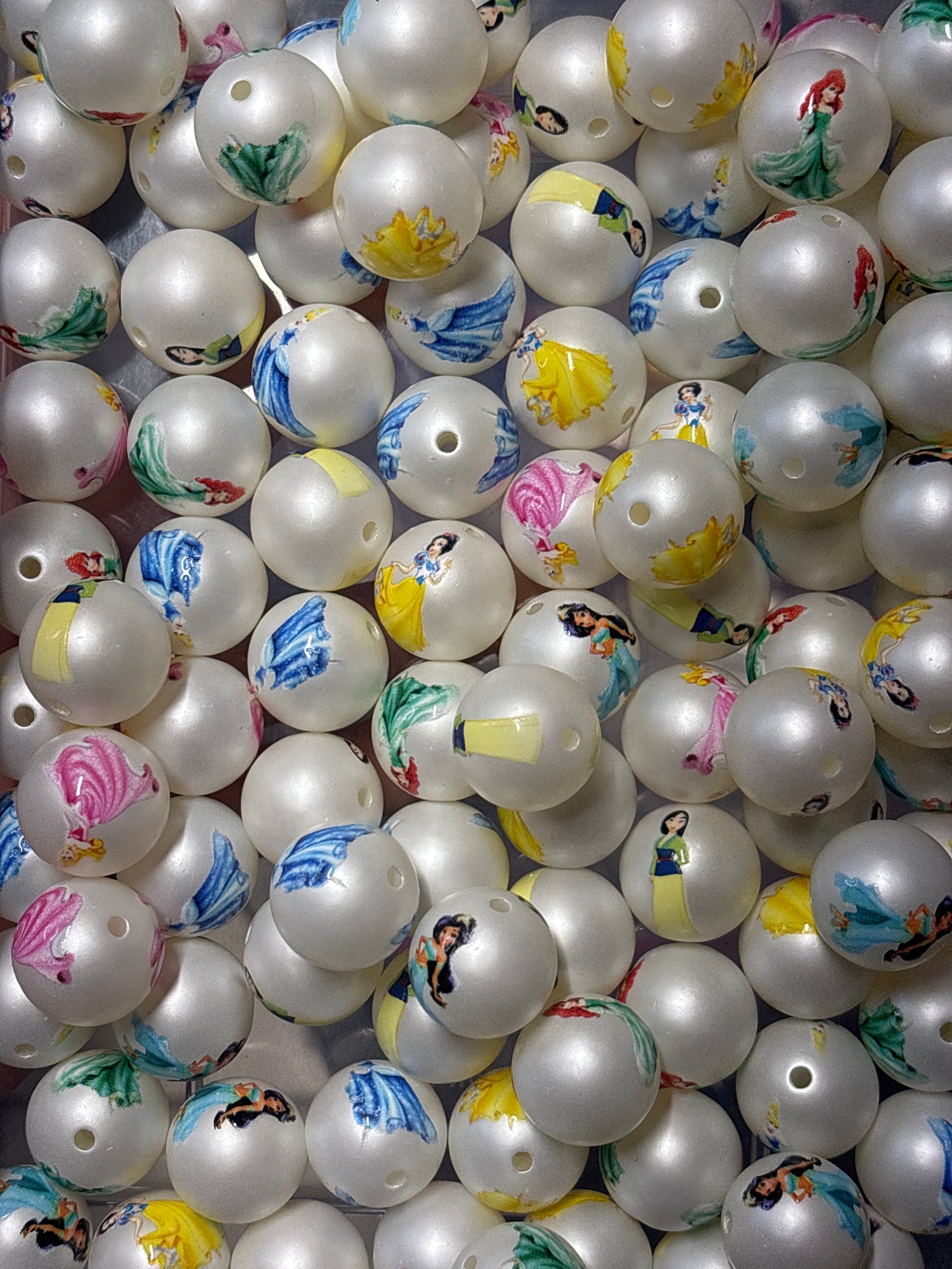 (Random pick )20 mm acrylic princess bead￼