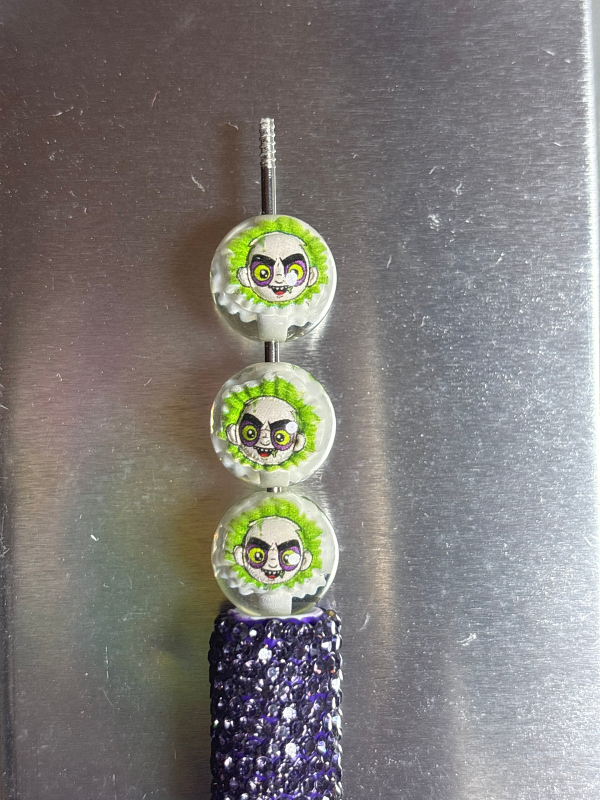 Beetlejuice acrylic 16 mm bead