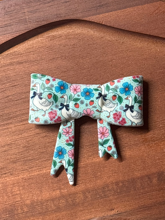 Daisy goose silicone bow