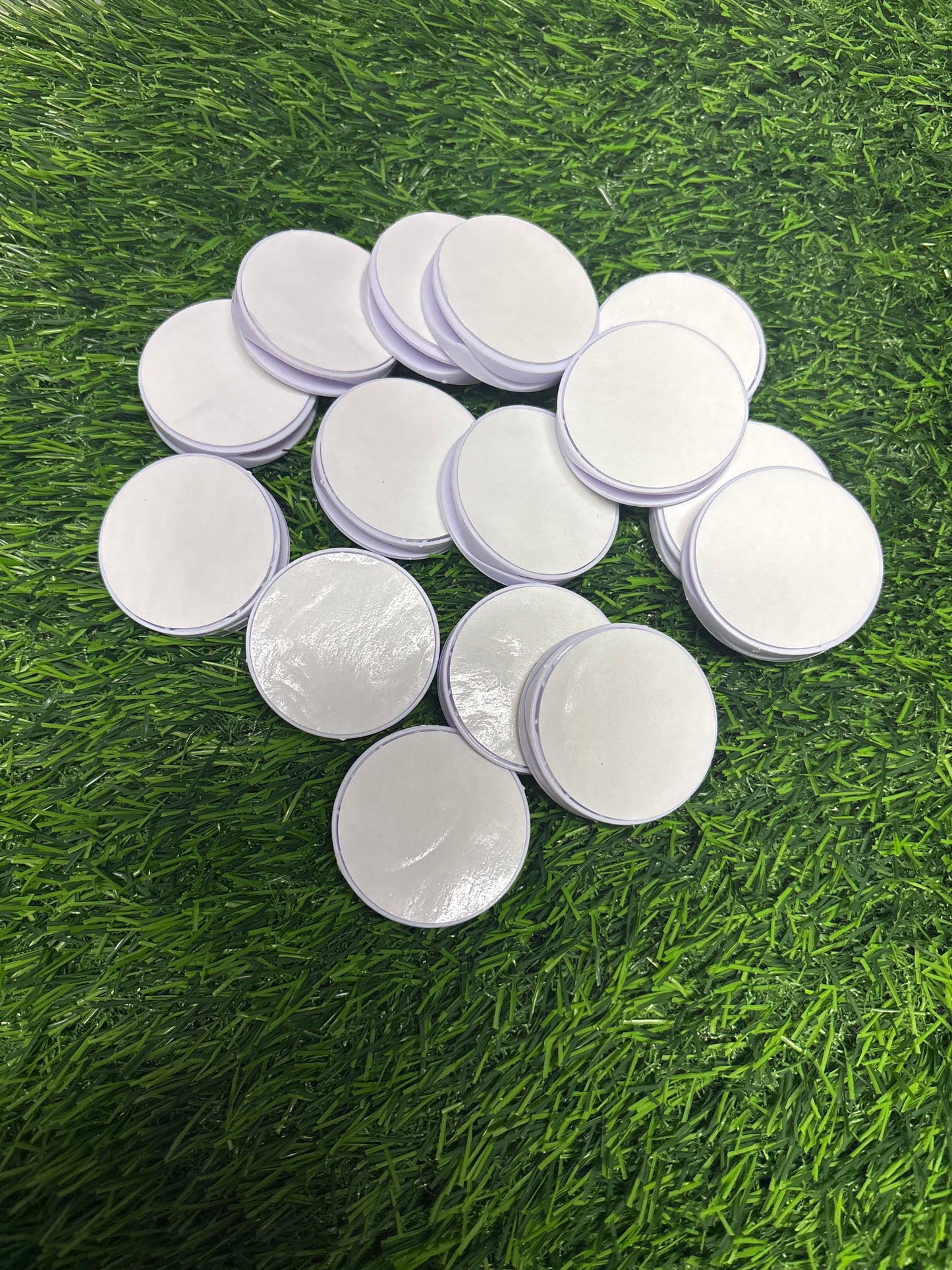 White pop socket