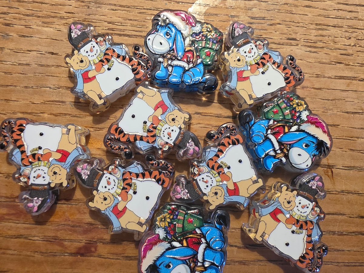 ( RANDOM PICK ) christmas pooh ARYLIC FOCAL #192