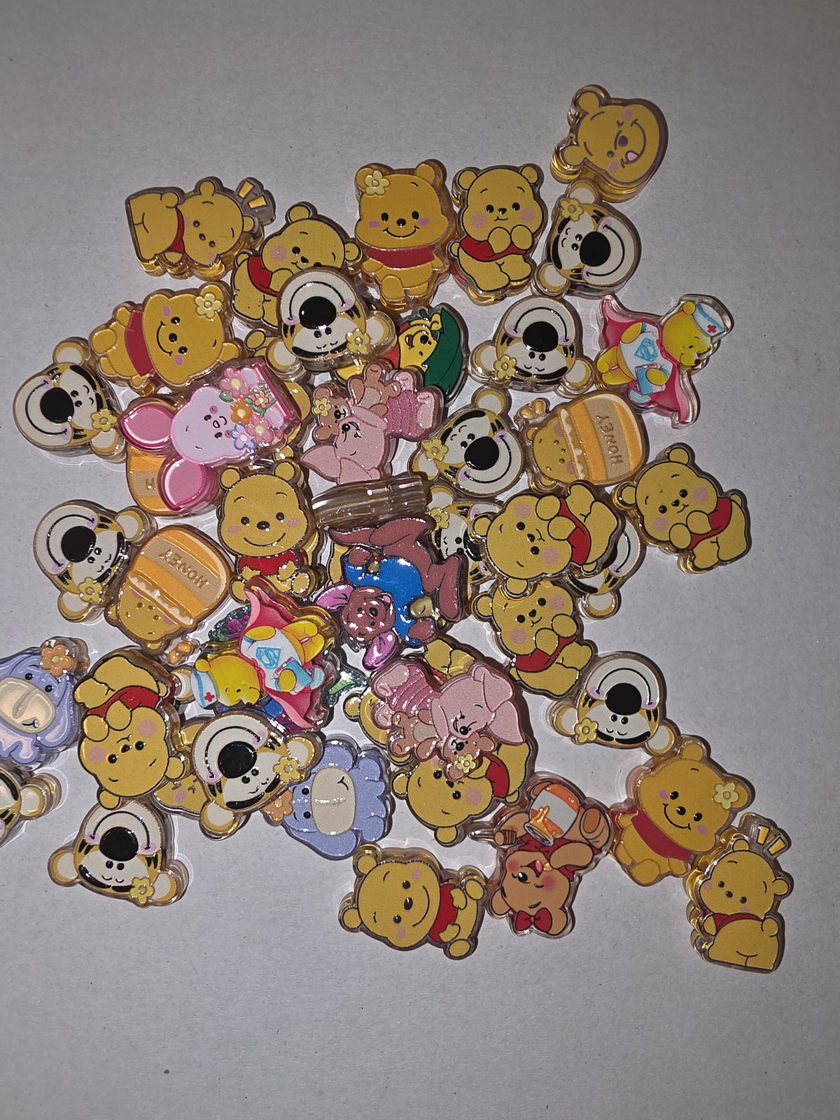 (Random pick) pooh and friends acrylic focal #207)