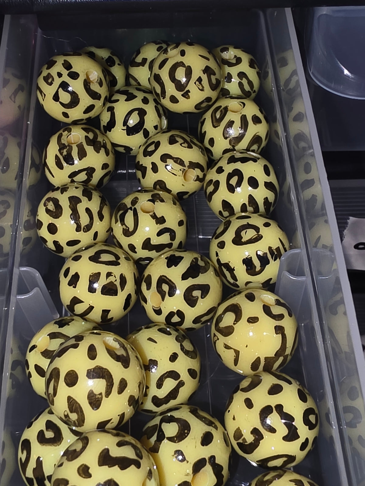 Yellow leopard 16 acrylic bead #204